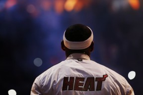 登录入口-双线飘红！Rookie惊险取胜，雄鹿带队凯旋